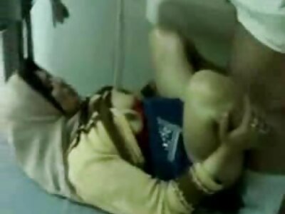 ஜெனாவேவ் ஜோலி மற்றும் அலெக்சிஸ் மூருடன் மூவர்